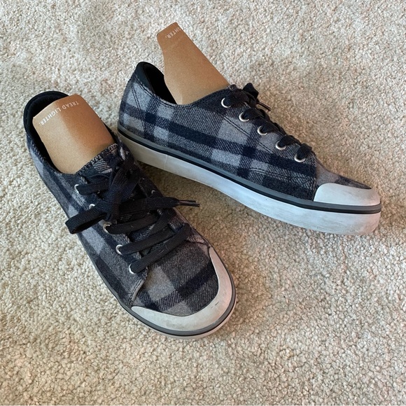 Keen | Shoes | Keen Womens 95 Elsa Fleece Sneakers Plaid Lowtops Elsa Iii  Blackgray Plaid | Poshmark